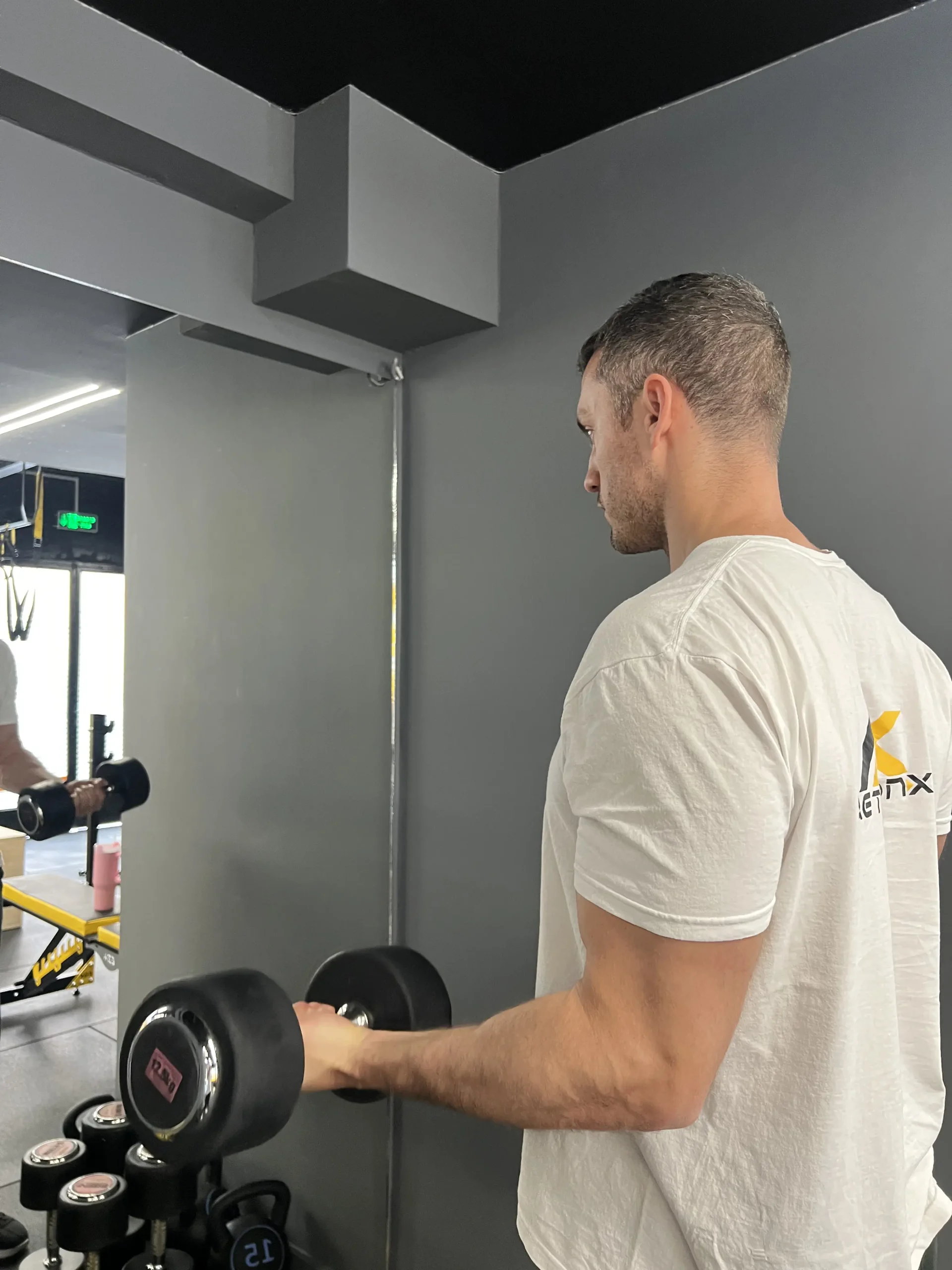 Άσκηση ενδυνάμωσης δικεφάλων στο AethlonX